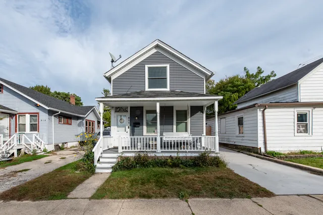 a view of a house with a yard and plants