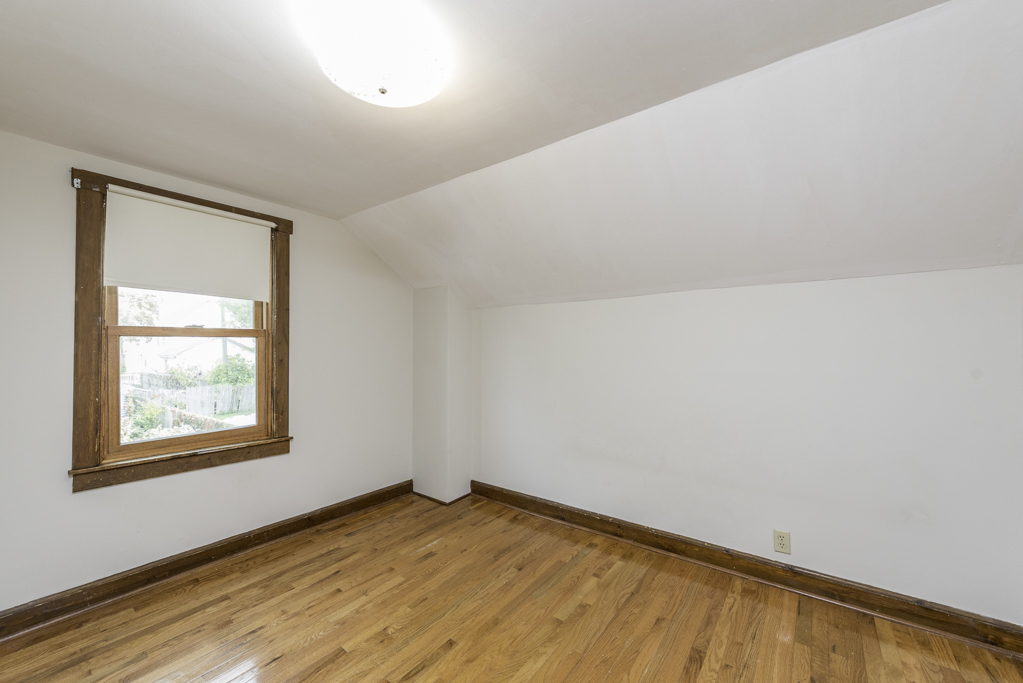 511 Chestnut Street Waukegan, IL 60085 - Photo 19 of 25 an empty room with a window