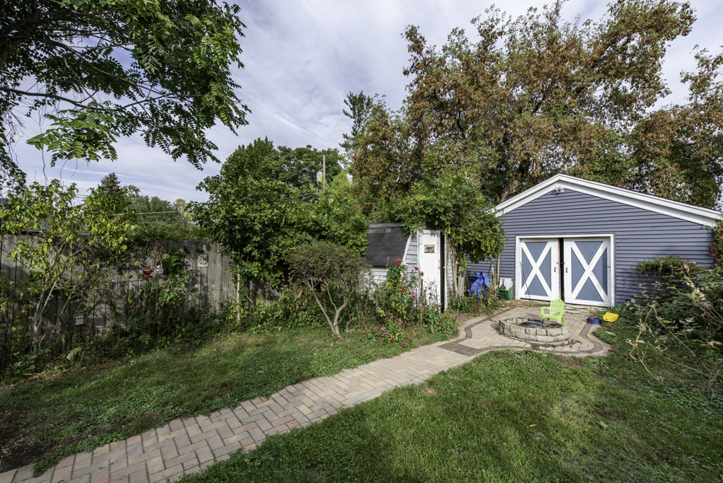 511 Chestnut Street Waukegan, IL 60085 - Photo 24 of 25 a front view of a house with a yard