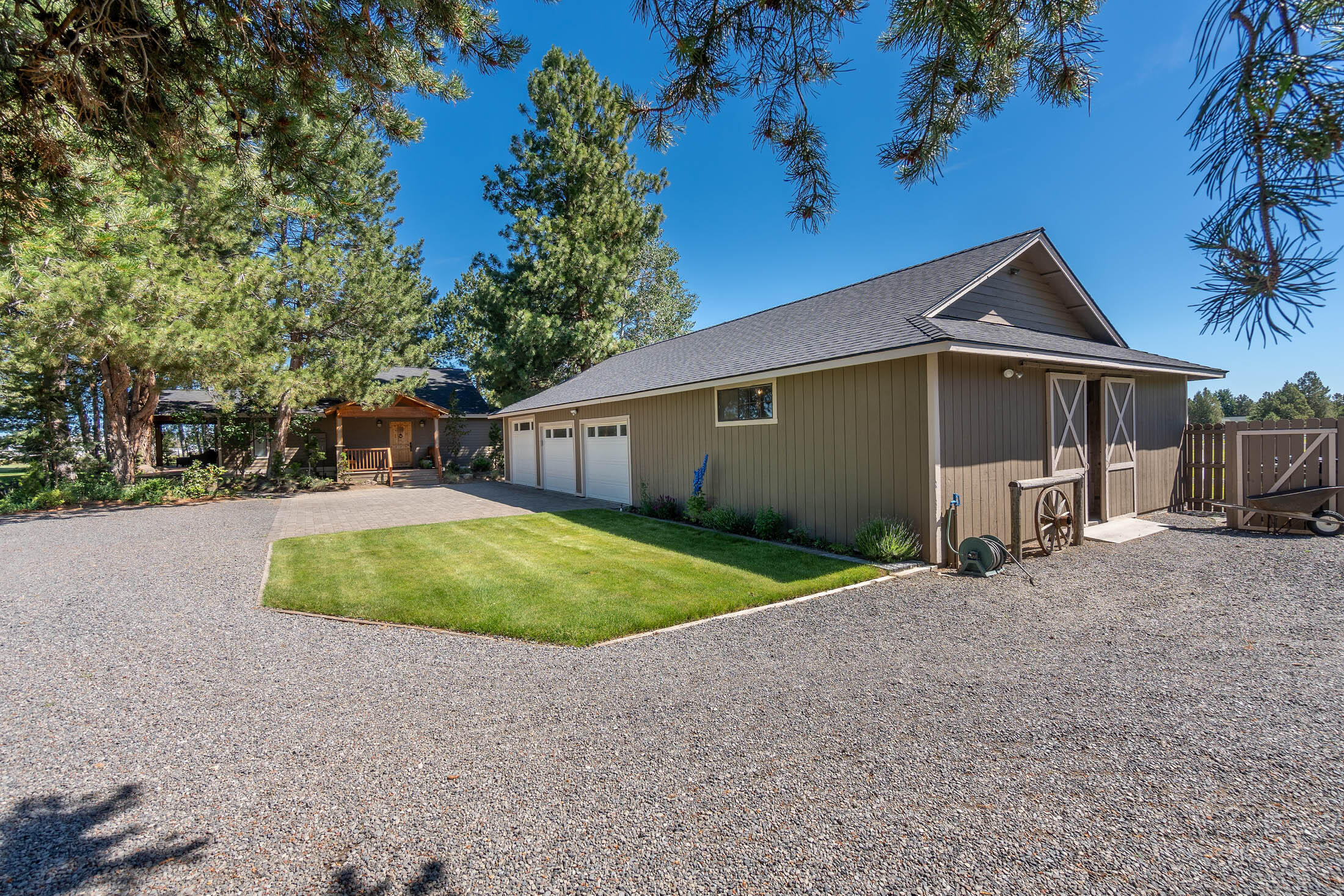 65111 Highland Road Bend, OR 97703 - Photo 25 of 37 1,800 sqft heated garage/shop