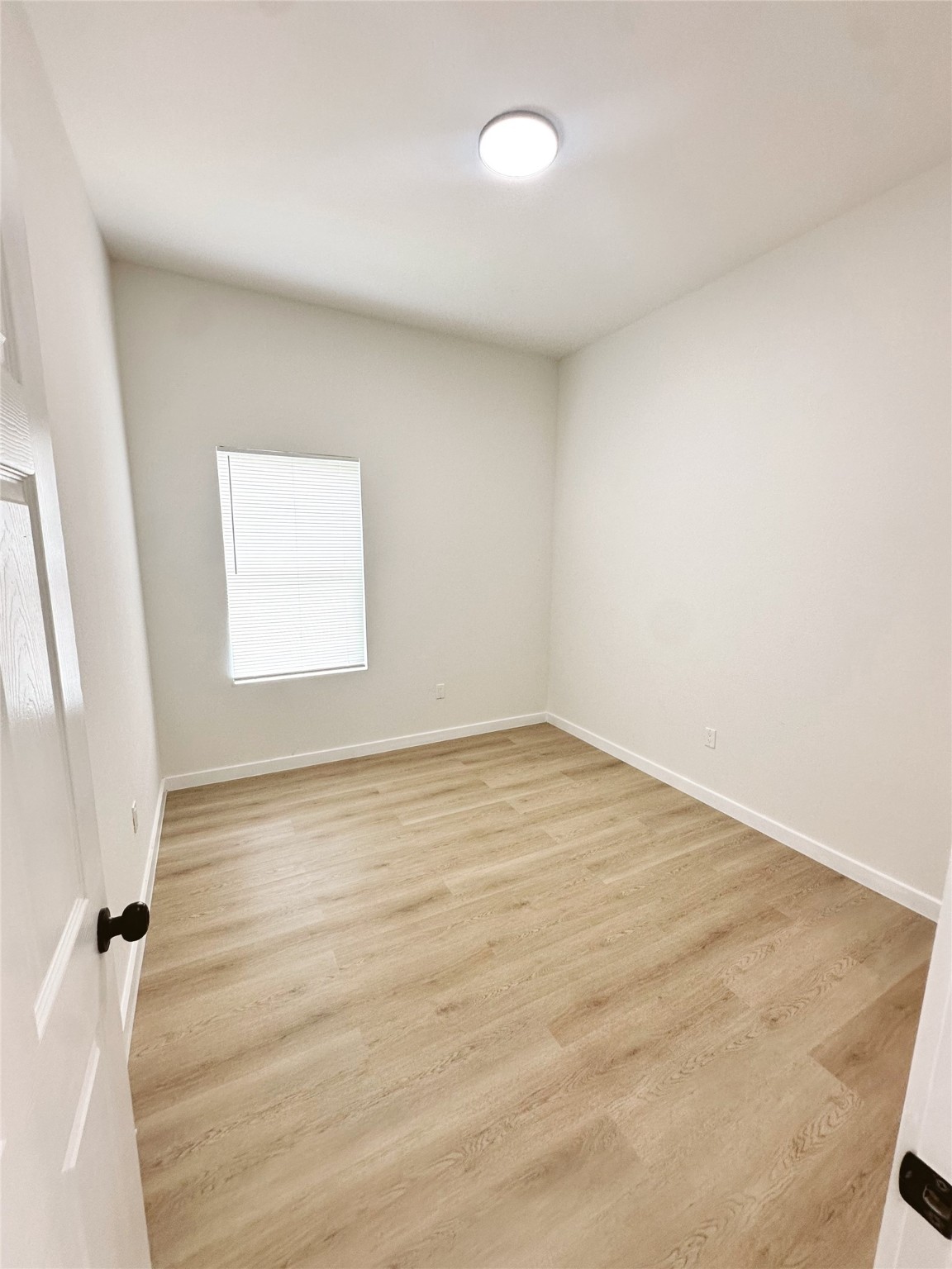 9725 Kerr A-b Street Houston, TX 77029 - Photo 9 of 22 an empty room with a windows