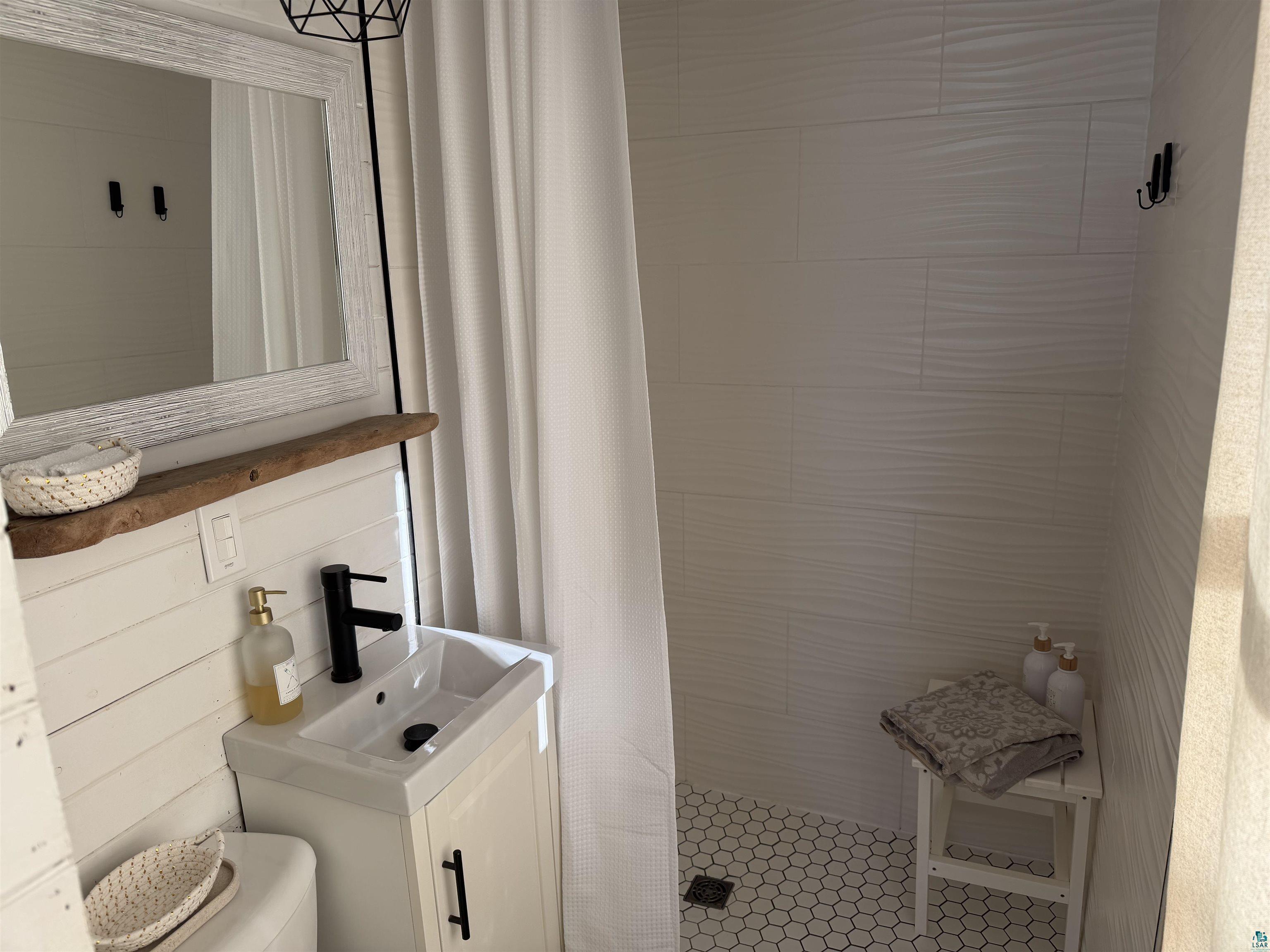 4107 A Lake Park Road Ashland, WI 54806 - Photo 7 of 12 Bathroom