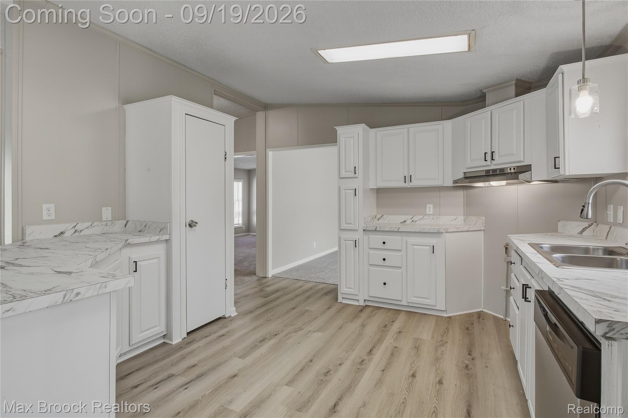 2267 Howe Road Burton, MI 48519 - Photo 13 of 68 IMG_2811.JPG