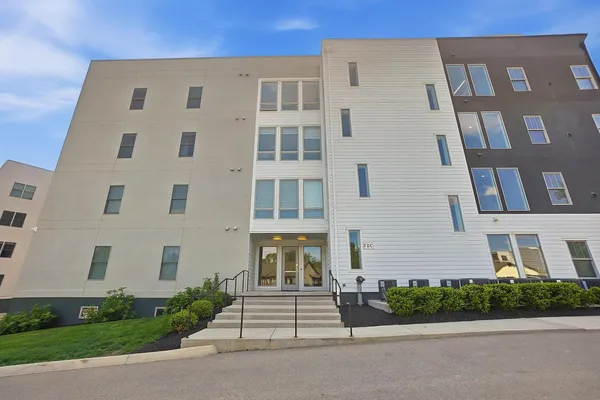 $454,900 | 5233 Highpointe Lakes Drive, Unit 202, Westerville, OH 43081