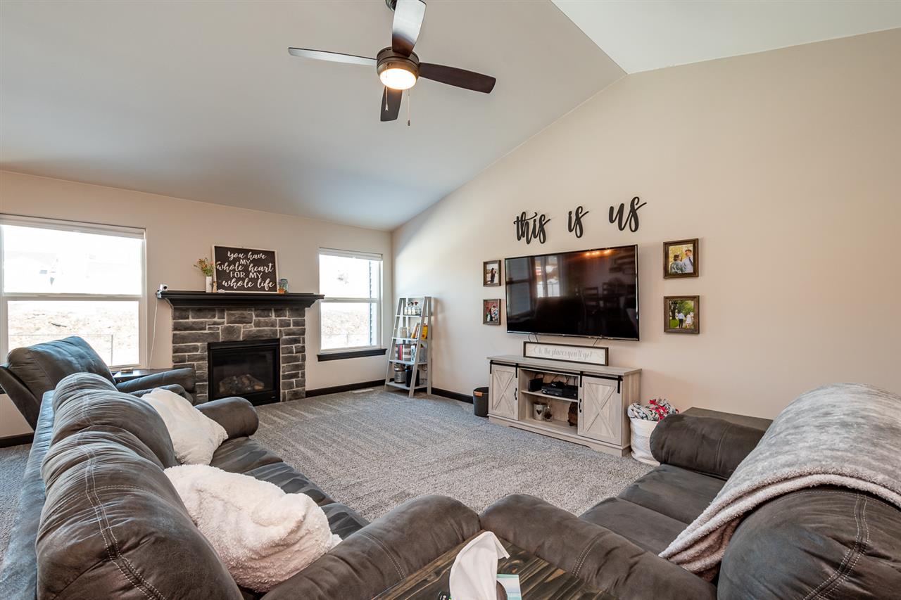 2100 Shady Grove Road Southwest Cedar Rapids, IA 52404 - Photo 10 of 23 Gallery Image 10