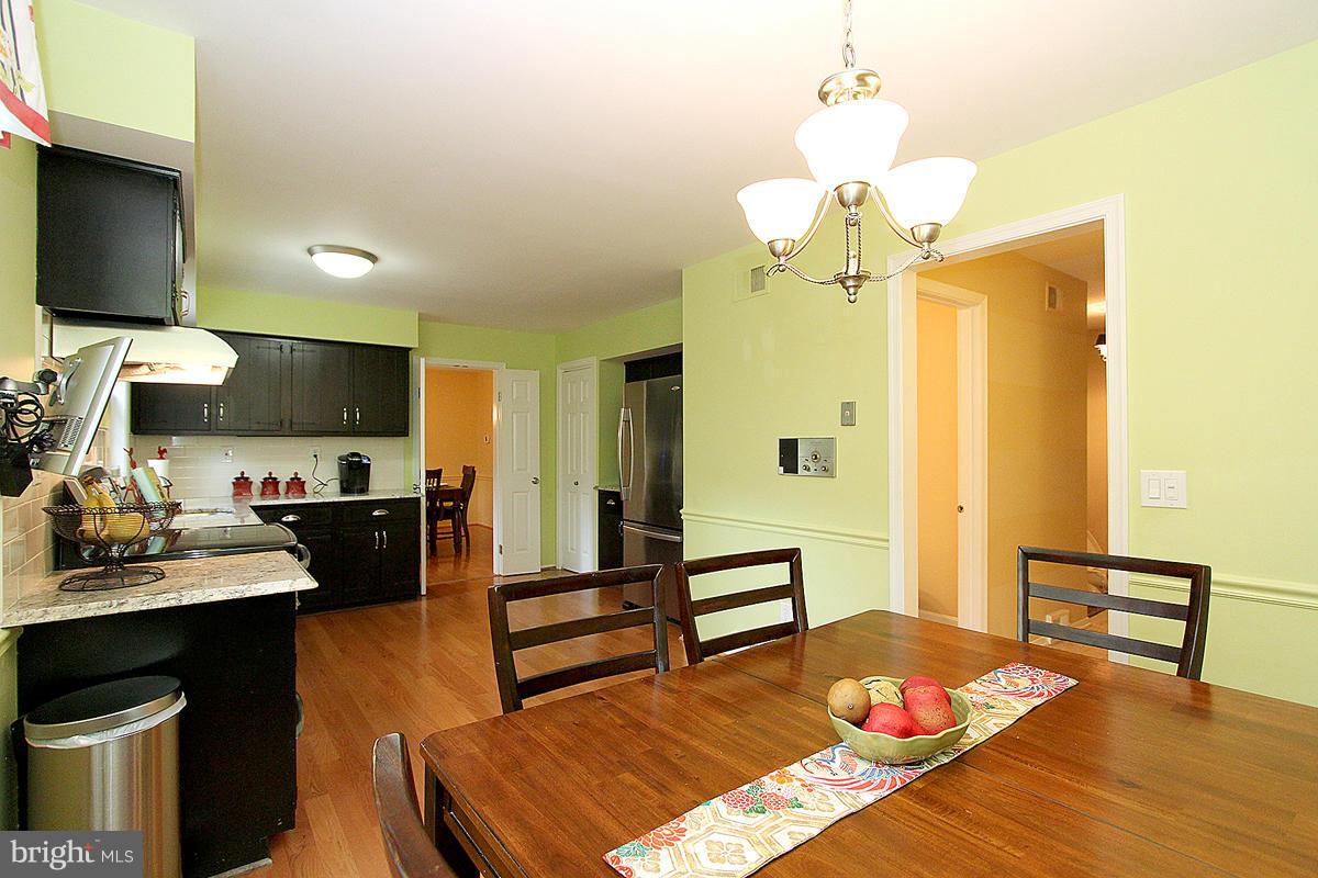 11104 Old Coach Road Potomac, MD 20854 - Photo 14 of 30 Dining Room