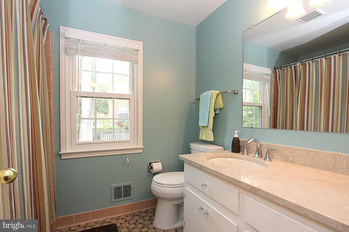 11104 Old Coach Road Potomac, MD 20854 - Photo 22 of 30 Bath