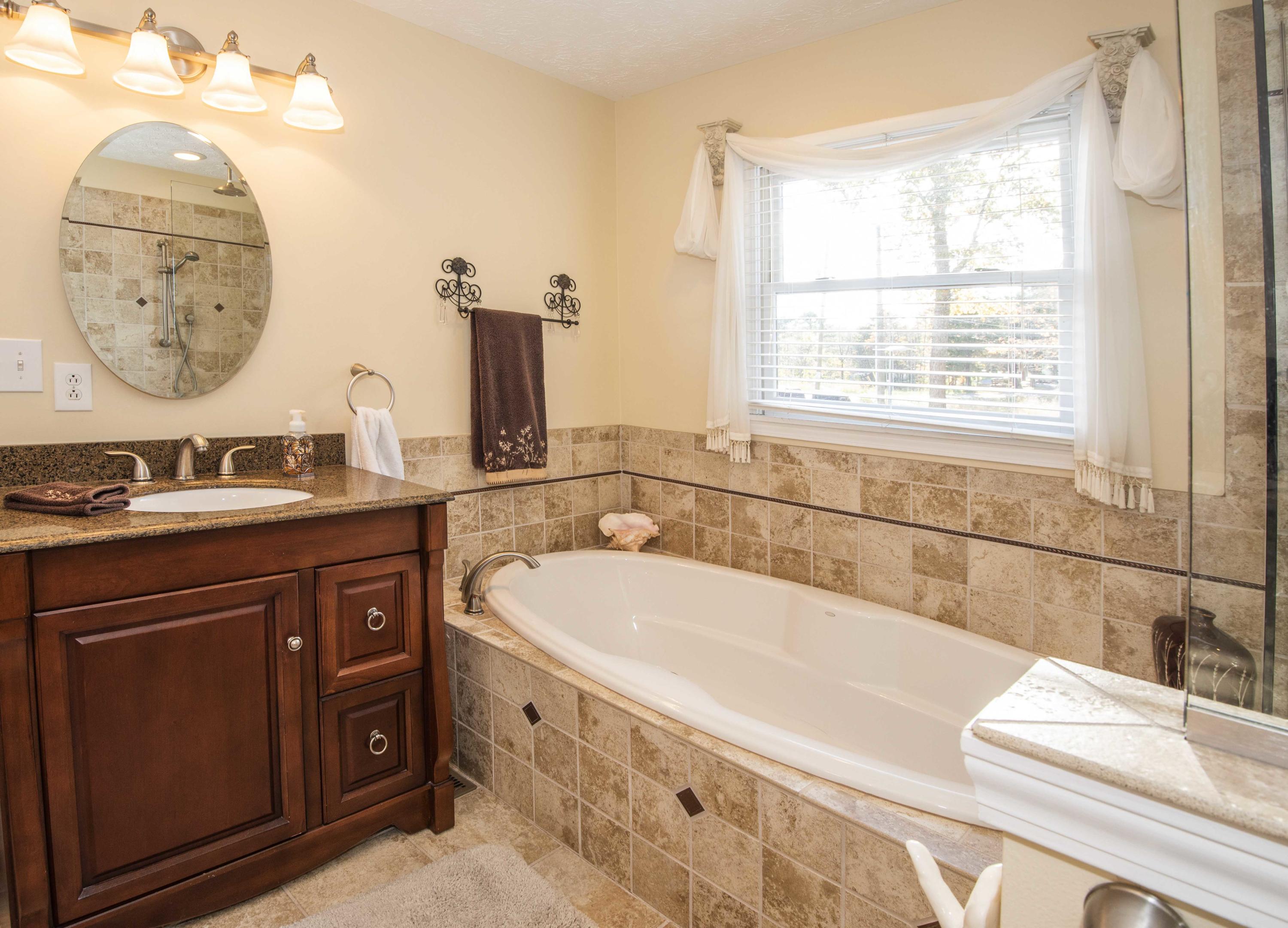 690 Fox Hunter Road Maynardville, TN 37807 - Photo 22 of 38 Master bath 1_1