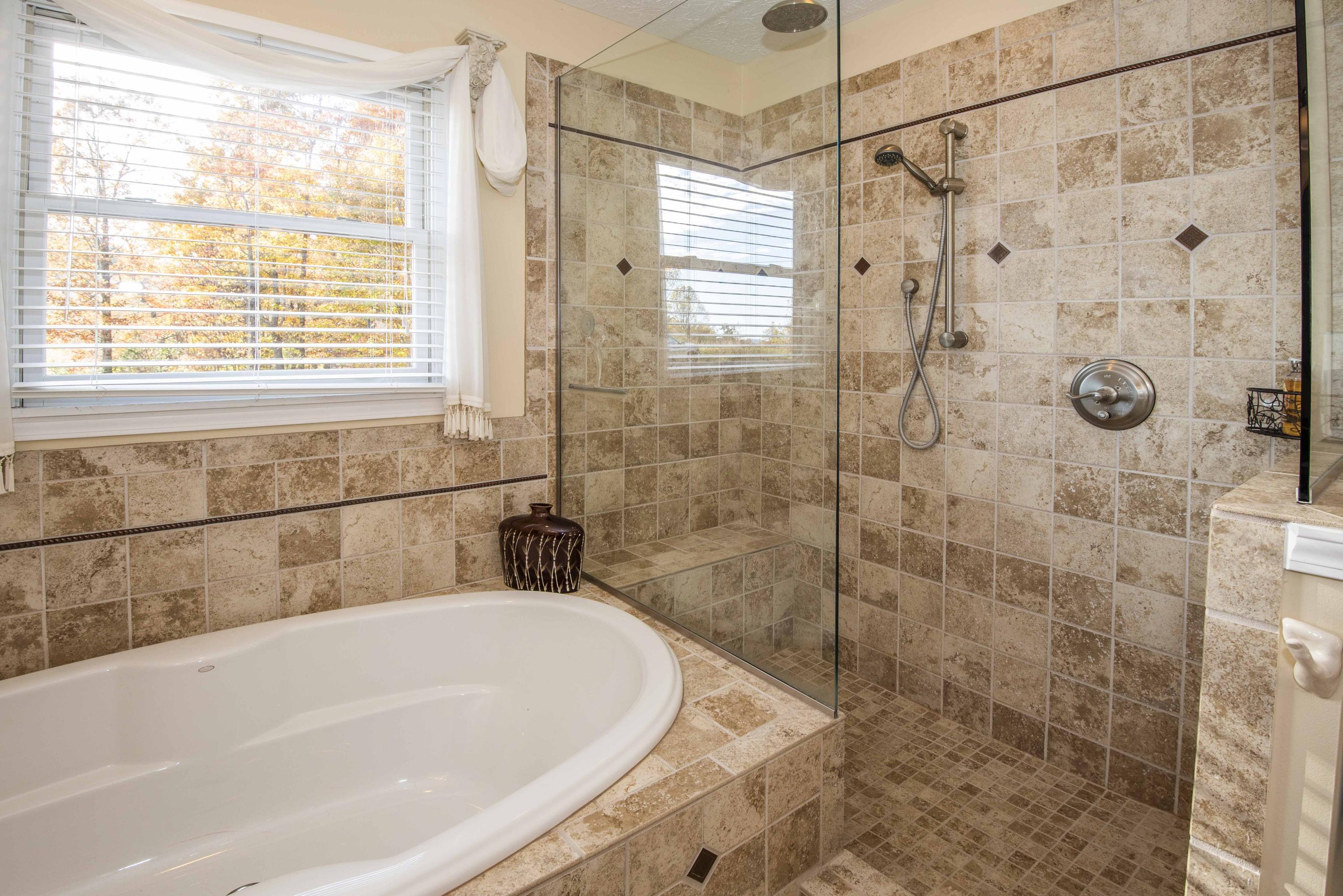 690 Fox Hunter Road Maynardville, TN 37807 - Photo 23 of 38 Master bath_1