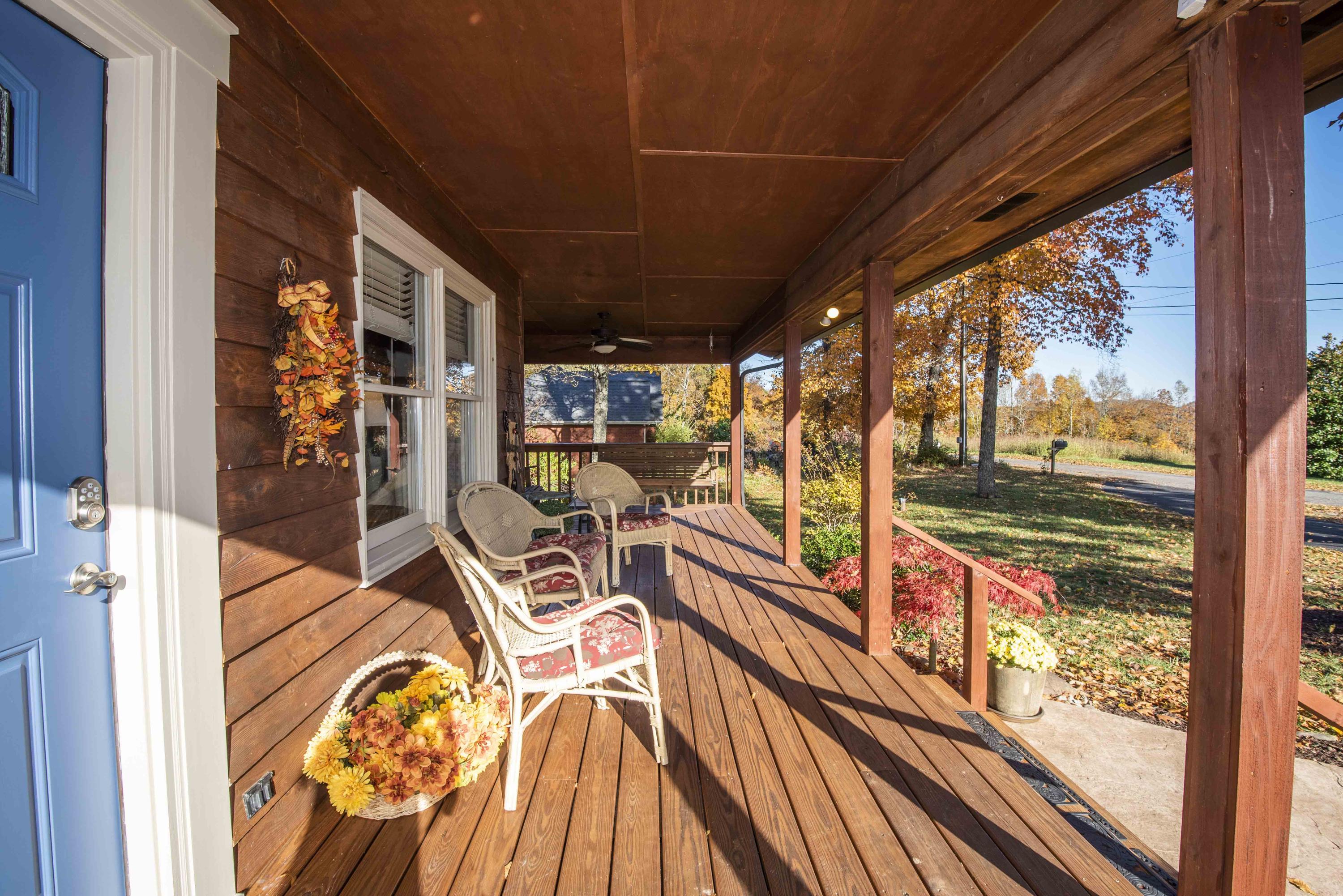 690 Fox Hunter Road Maynardville, TN 37807 - Photo 4 of 38 Porch_1