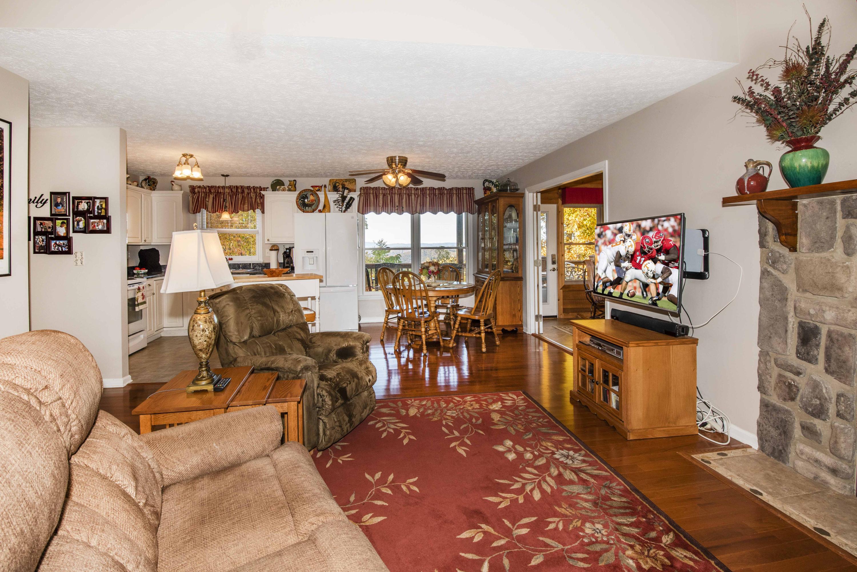 690 Fox Hunter Road Maynardville, TN 37807 - Photo 8 of 38 Living 1_1