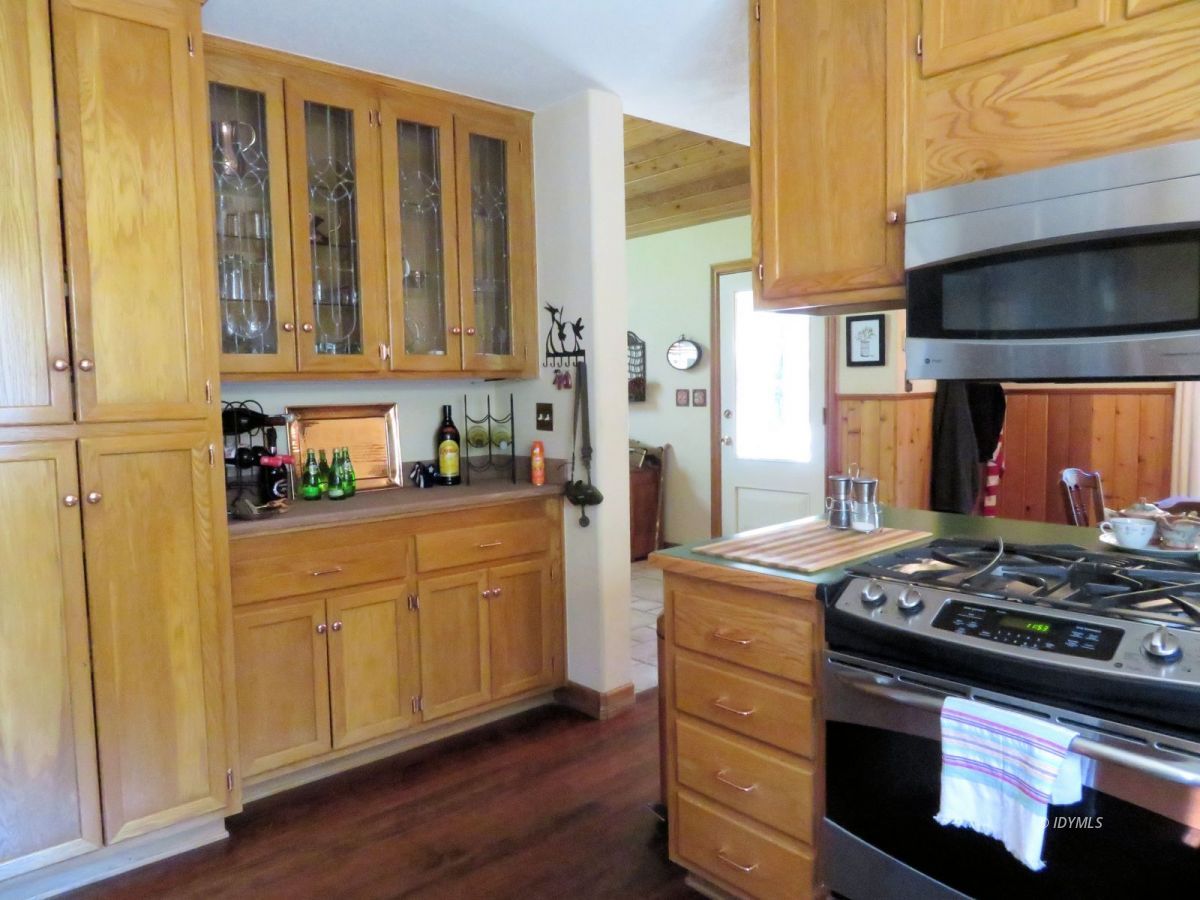 25553 Glen Rd Road Idyllwild, CA 92549 - Photo 8 of 20 a kitchen with stainless steel appliances granite countertop a stove and a refrigerator