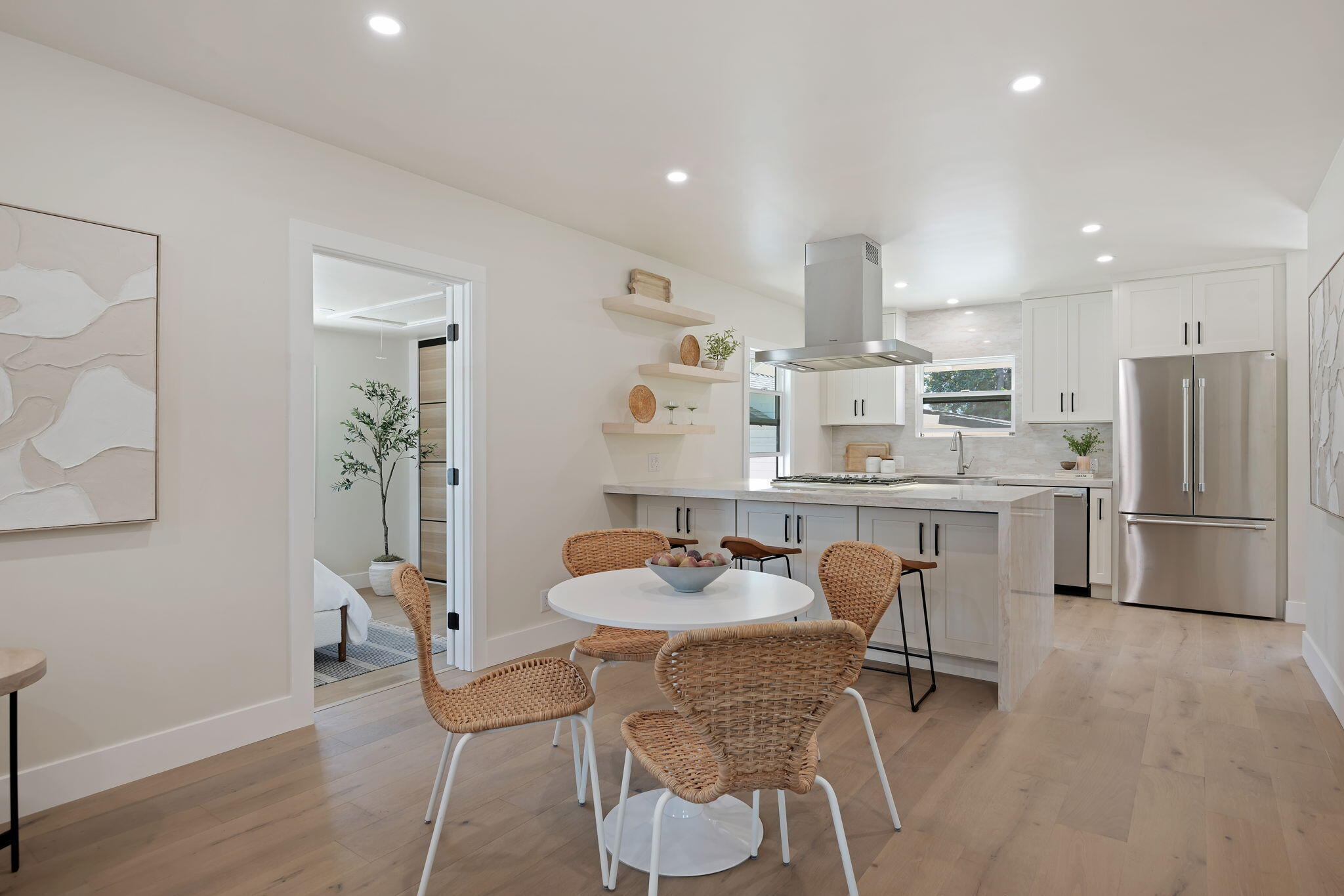 5161 7th Street Carpinteria, CA 93013 - Photo 8 of 29 Breakfast Area