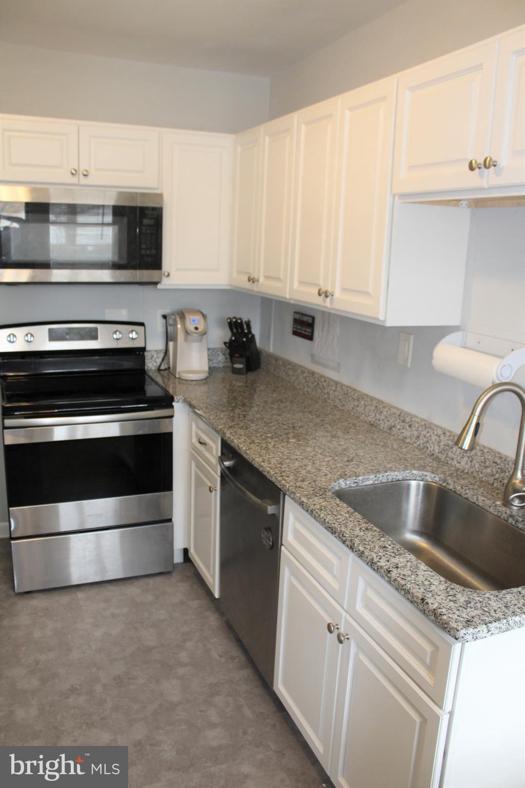 227 Beechwood Road Brookhaven, PA 19015 - Photo 3 of 22 Gallery Image 3