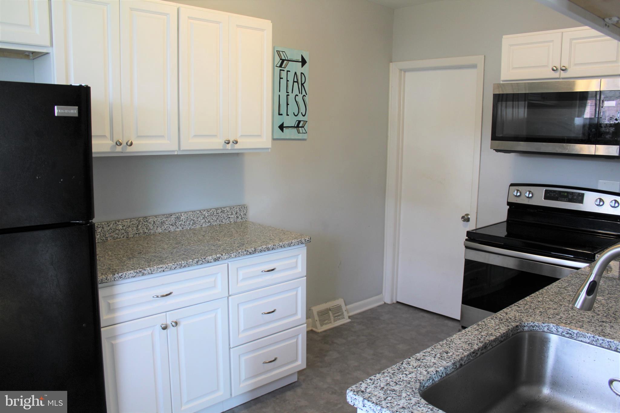 227 Beechwood Road Brookhaven, PA 19015 - Photo 4 of 22 Gallery Image 4