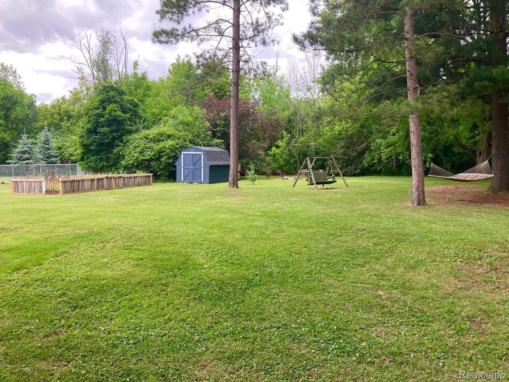 4493 Lapeer Road Burton, MI 48509 - Photo 39 of 39 39.jpg