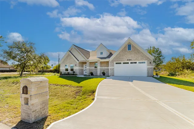 $390,000 | 214 Pinedale Avenue, Arcola, TX 77583