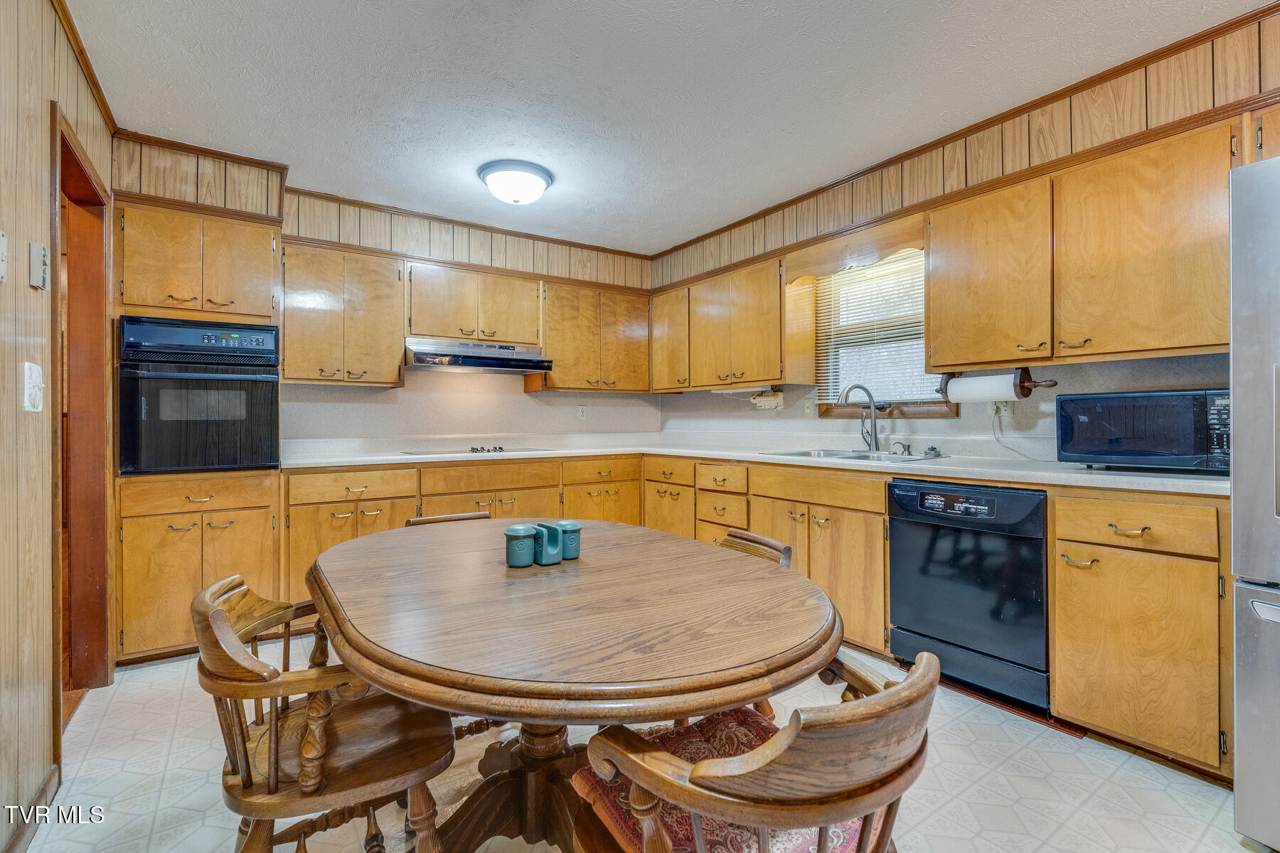 133 Lancer Road Kingsport, TN 37660 - Photo 10 of 41 010