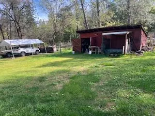 a view of a house with backyard and sitting area