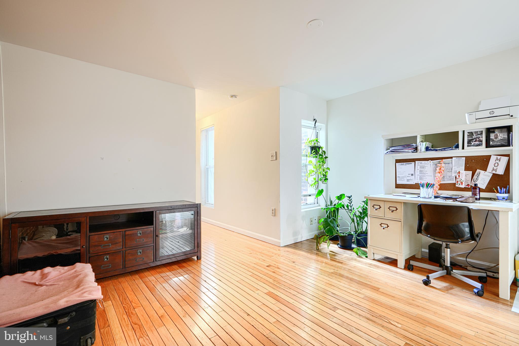 1312 South Hanover Street Baltimore, MD 21230 - Photo 16 of 53 a workspace with furniture and wooden floor