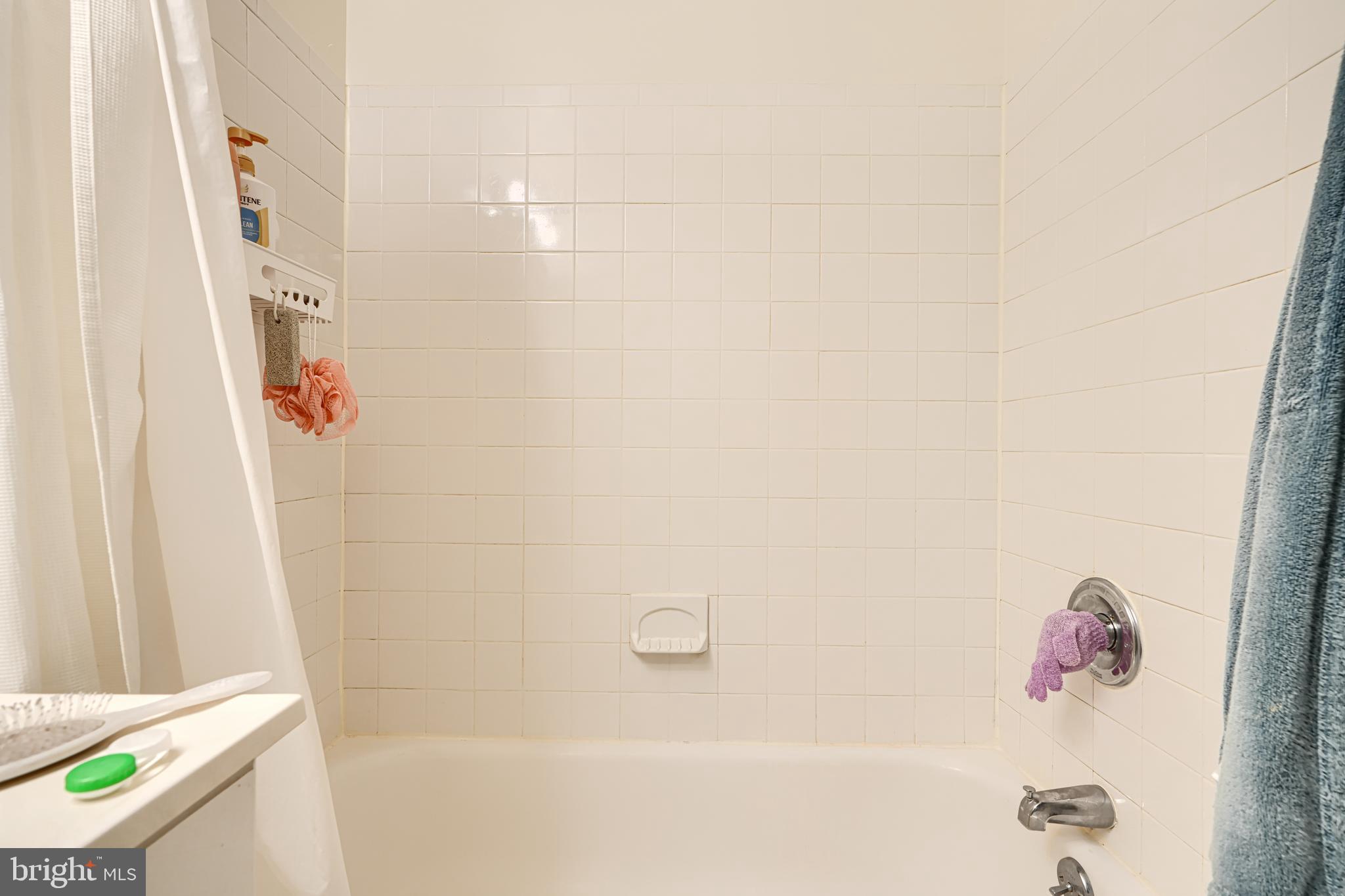 1312 South Hanover Street Baltimore, MD 21230 - Photo 29 of 53 a bathroom with a bathtub and shower