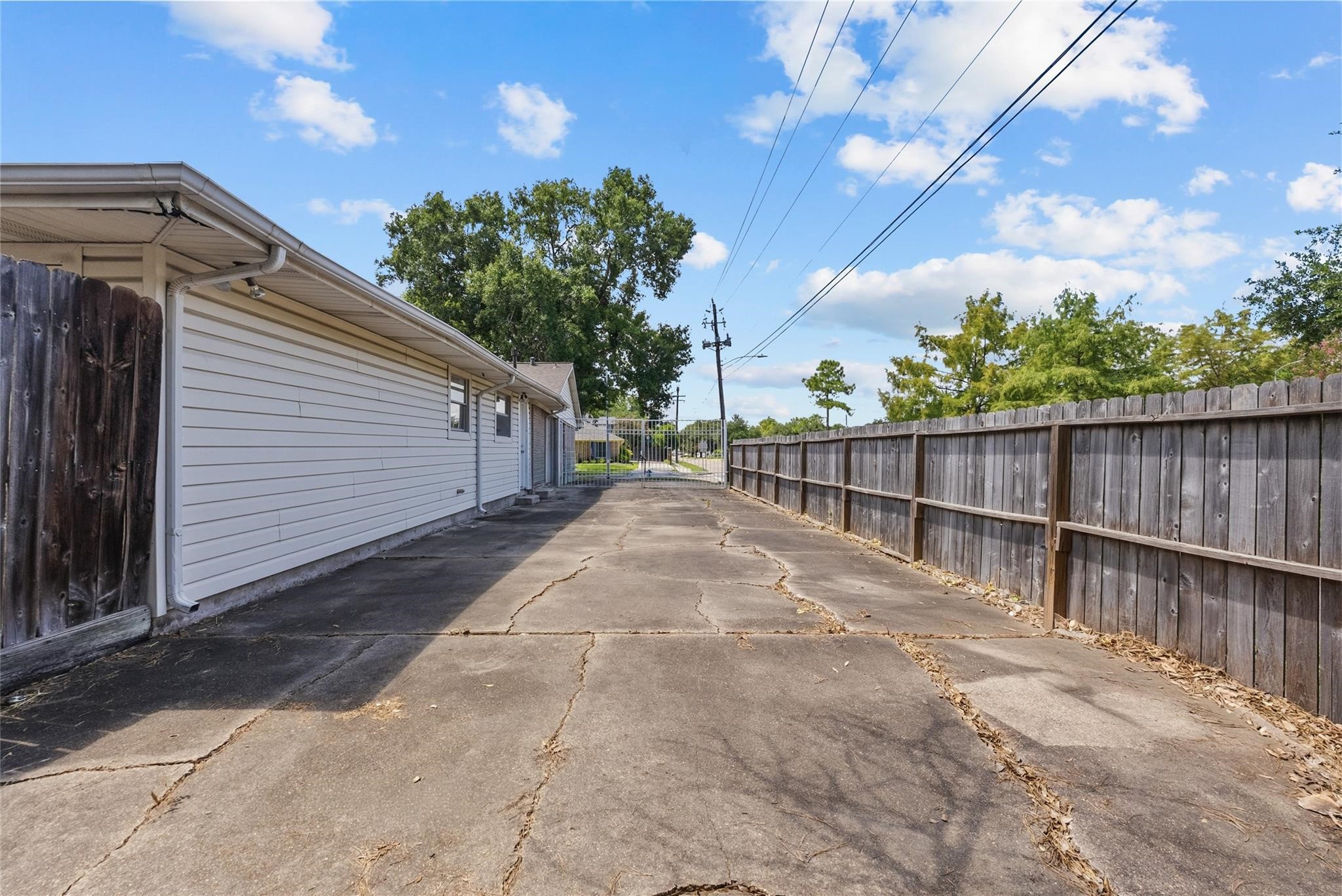 5762 Birdwood Road Houston, TX 77096 - Photo 44 of 49 Gallery Image 44