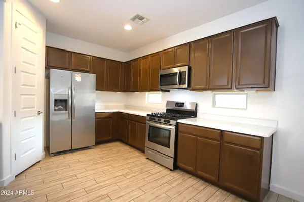 $2,550 | 3824 South 64th Drive, Phoenix, AZ 85043