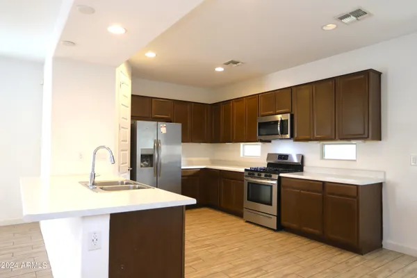 $2,550 | 3824 South 64th Drive, Phoenix, AZ 85043