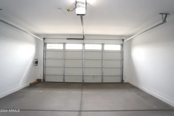 $2,550 | 3824 South 64th Drive, Phoenix, AZ 85043