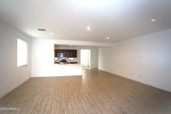 $2,550 | 3824 South 64th Drive, Phoenix, AZ 85043