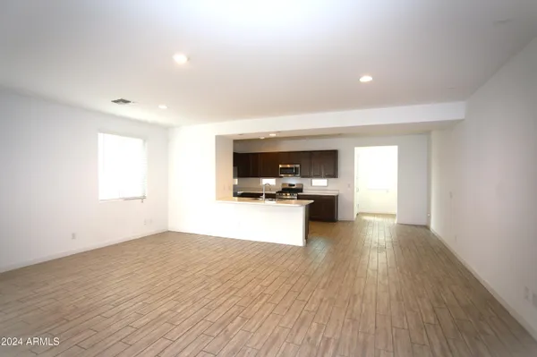 $2,550 | 3824 South 64th Drive, Phoenix, AZ 85043