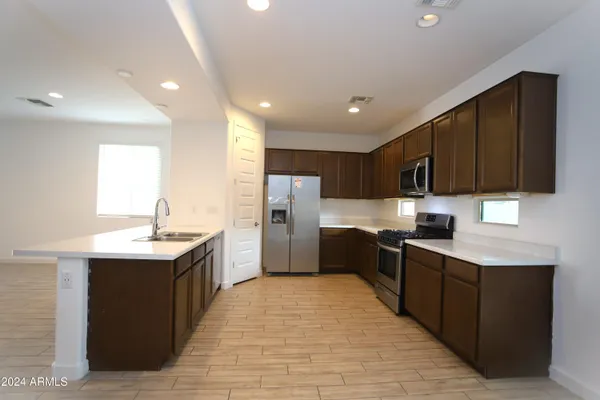 $2,550 | 3824 South 64th Drive, Phoenix, AZ 85043