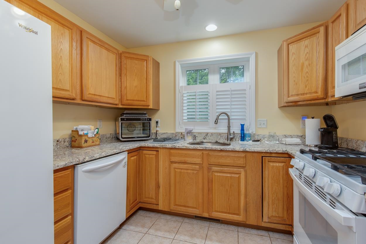 22 Grayhawk Road Merrimack, NH 03054 - Photo 5 of 44 Gallery Image 5