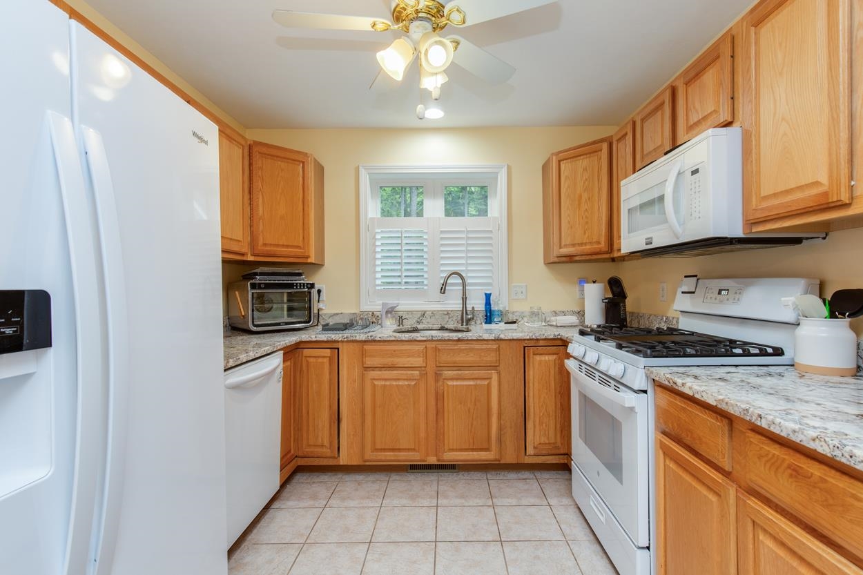 22 Grayhawk Road Merrimack, NH 03054 - Photo 6 of 44 Gallery Image 6
