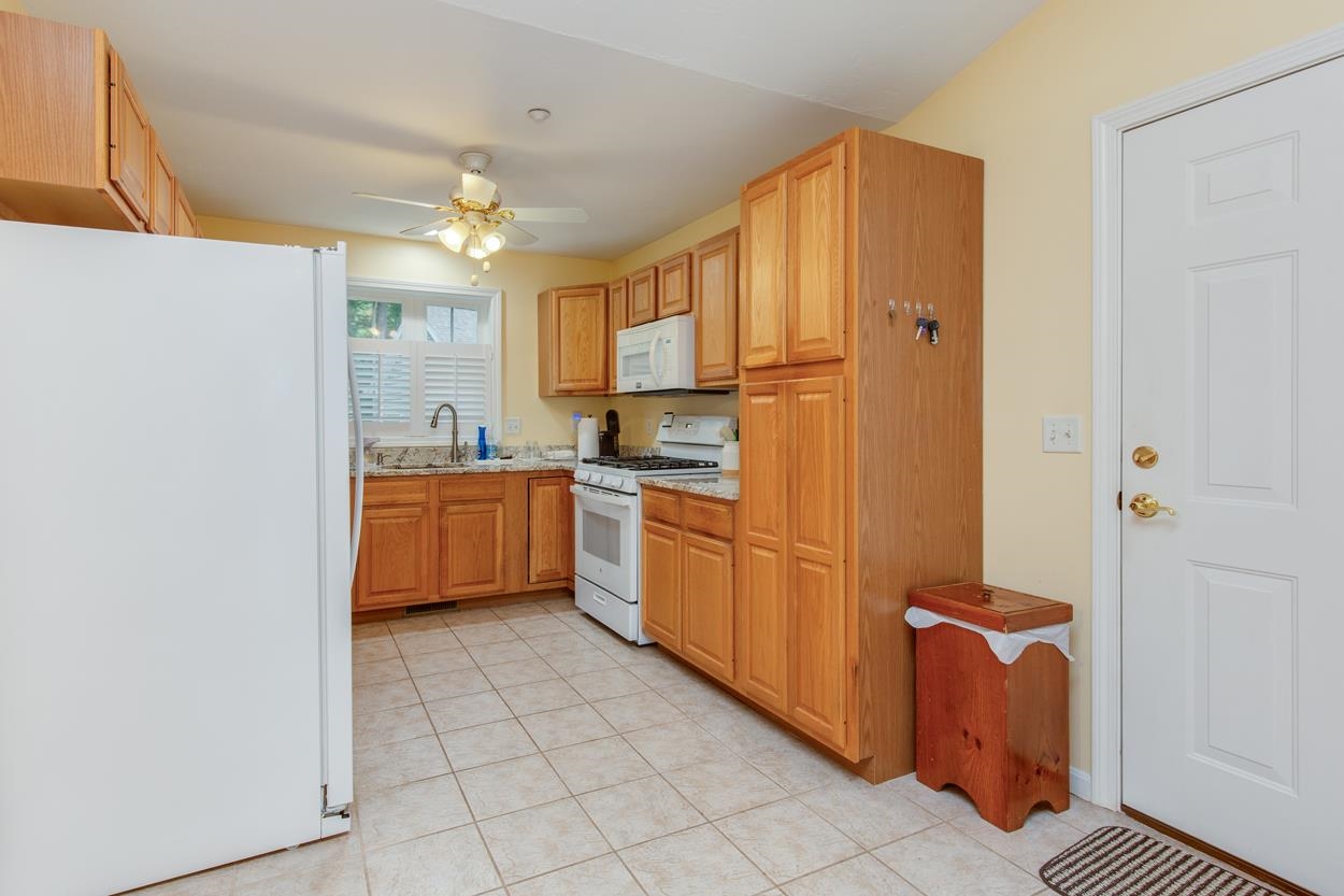 22 Grayhawk Road Merrimack, NH 03054 - Photo 8 of 44 Gallery Image 8