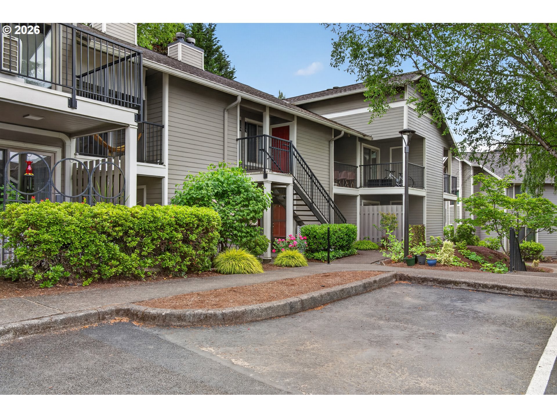 86 Kingsgate Road, Unit F105 Lake Oswego, OR 97035 - Photo 1 of 29 Gallery Image 1