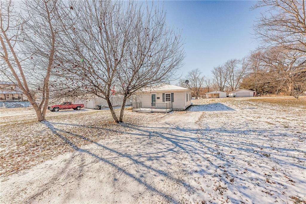 122 Broad Street Hope, IN 47246 - Photo 3 of 17 Gallery Image 3