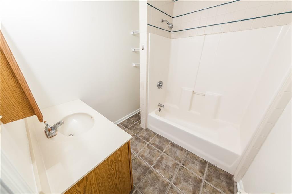 122 Broad Street Hope, IN 47246 - Photo 7 of 17 Gallery Image 7