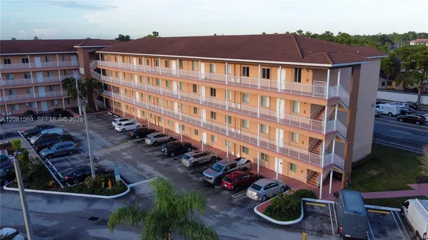 $2,600 | 17350 Northwest 67th Avenue, Unit 301, Hialeah, FL 33015