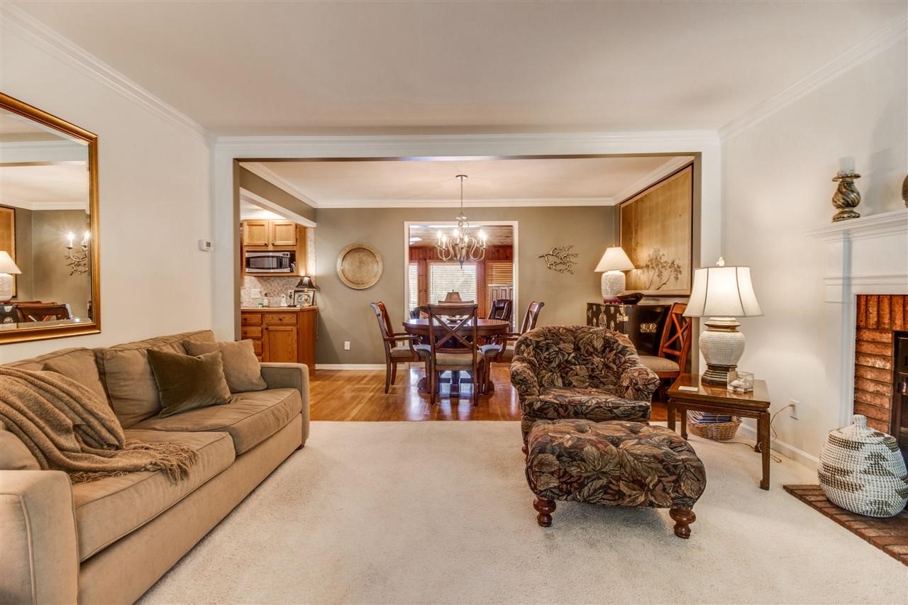 1030 Stonehenge Road Flint, MI 48532 - Photo 5 of 36 21468236-4.JPG