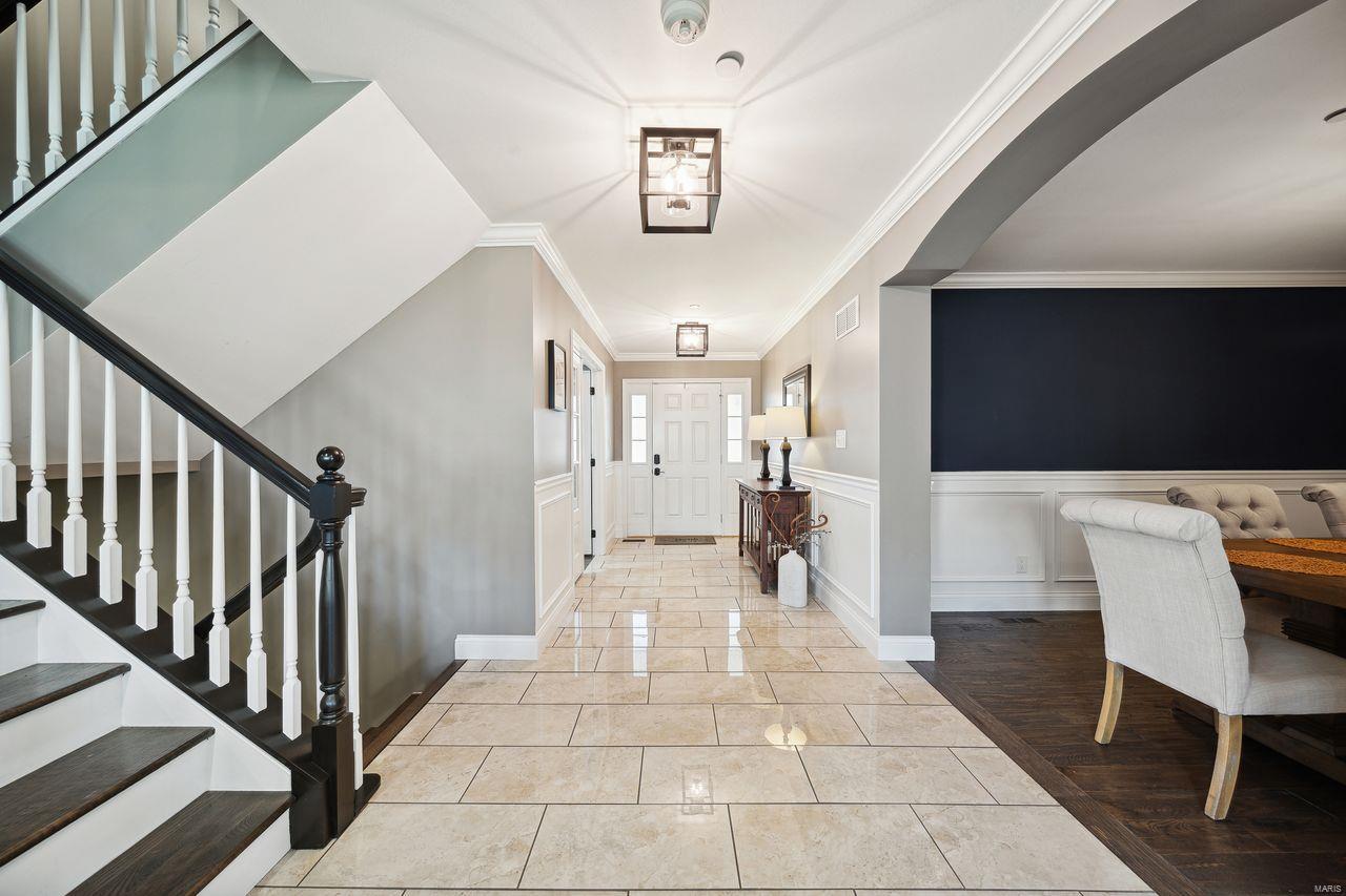 6214 Pathfinder Drive St. Louis, MO 63129 - Photo 3 of 32