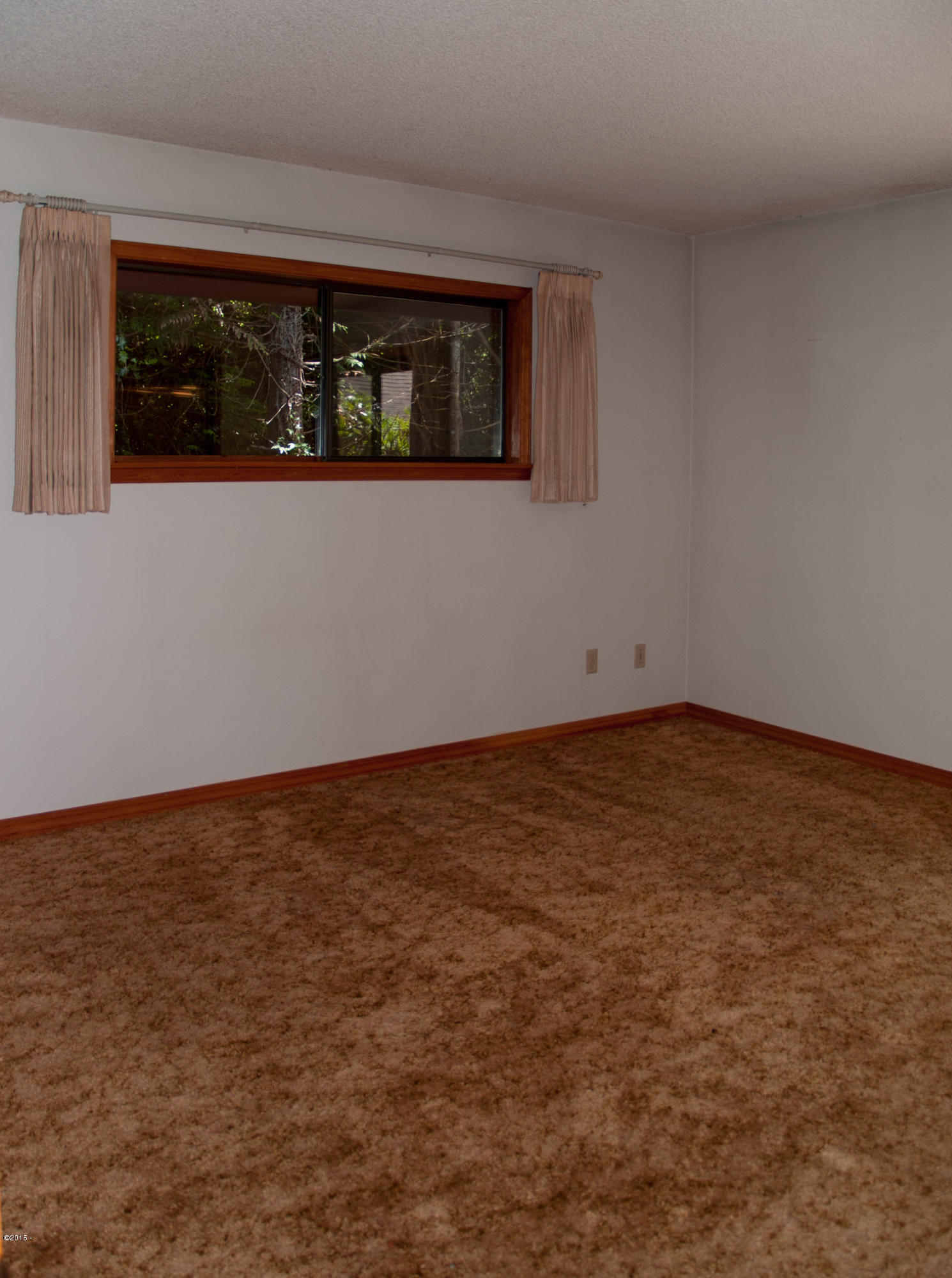 80 Ridge Place Depoe Bay, OR 97341 - Photo 35 of 36 Master Bed
