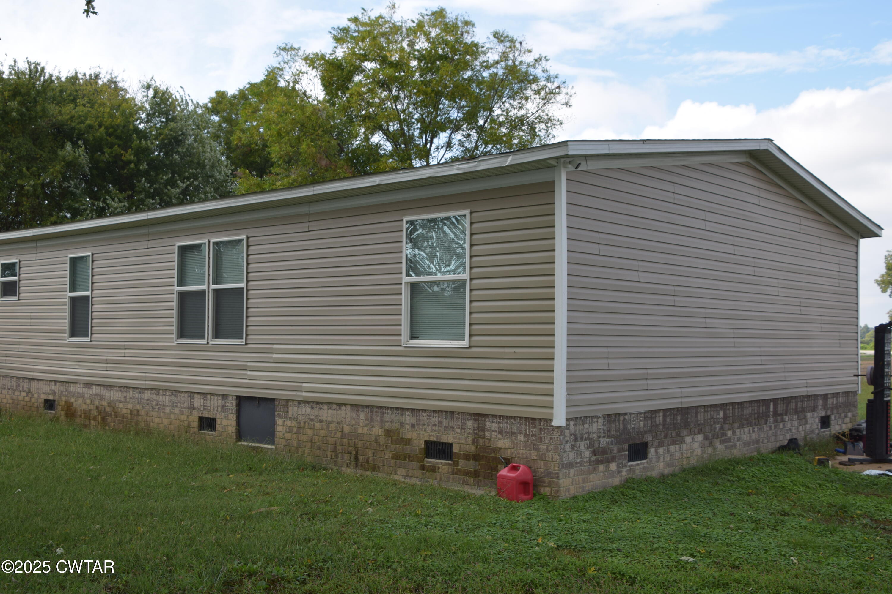 285 Pete Tinsley Road Alamo, TN 38001 - Photo 3 of 27 a backyard of a house with lots of green space