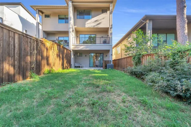 a view of a back yard of the house