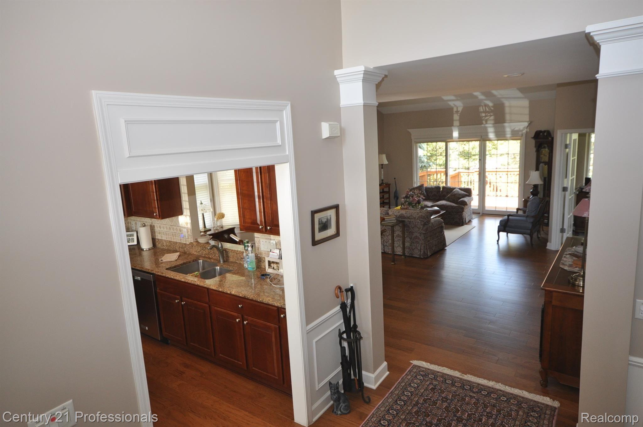 5045 Belmonte Drive Rochester, MI 48306 - Photo 10 of 52 9-5045 Belmonte.JPG