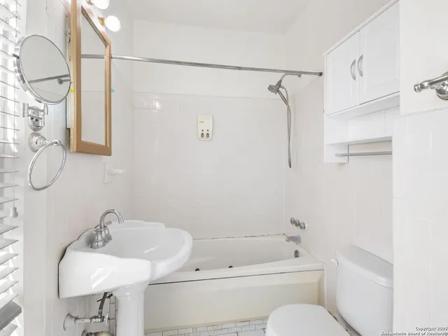 $1,900 | 235 East Huisache Avenue, Unit 1202, San Antonio, TX 78212