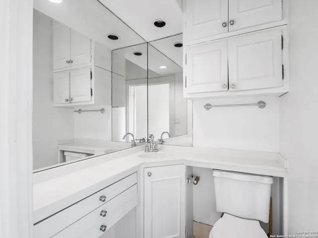 $1,900 | 235 East Huisache Avenue, Unit 1202, San Antonio, TX 78212