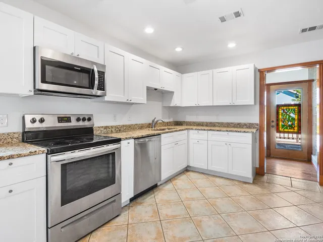 $1,900 | 235 East Huisache Avenue, Unit 1202, San Antonio, TX 78212