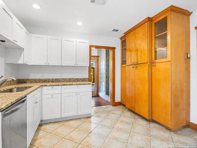 $1,900 | 235 East Huisache Avenue, Unit 1202, San Antonio, TX 78212