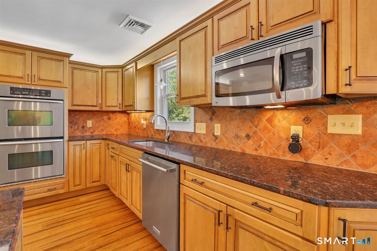 58 School House Road Wallingford, CT 06492 - Photo 11 of 35